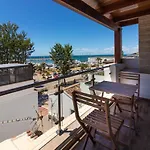 Room In Guest Room - Private Room With Beautiful Sea View